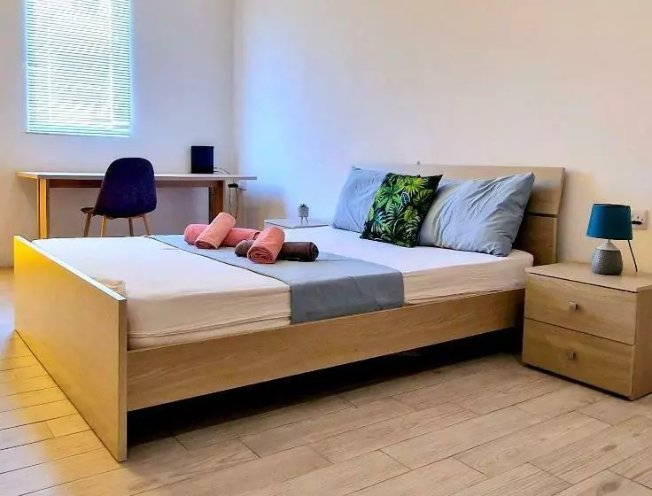 پانسیون City Center Properties   Modern & Spacious   Room 3