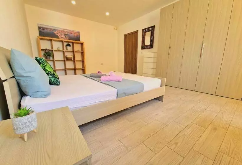 پانسیون City Center Properties   Modern & Spacious   Room 3
