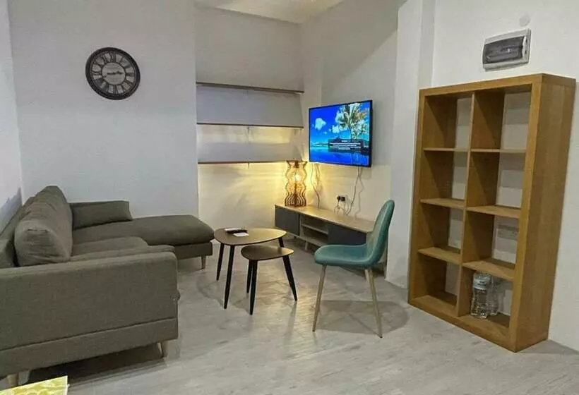 پانسیون City Center Properties   Modern & Spacious   Room 3