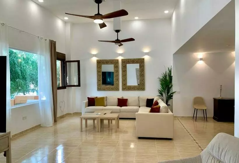 Amplia Vivienda New Para12 Pers A 4 Min Caminando De Playa Con Terraza, Piscina Com, Wifi, Ventilado