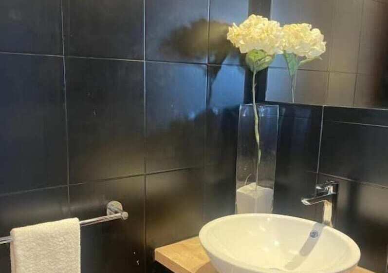 Отель Iroco Hostal