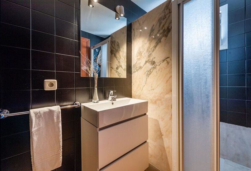 Отель Iroco Hostal