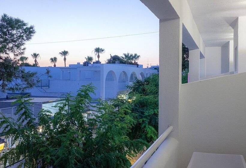 Отель Iroco Hostal