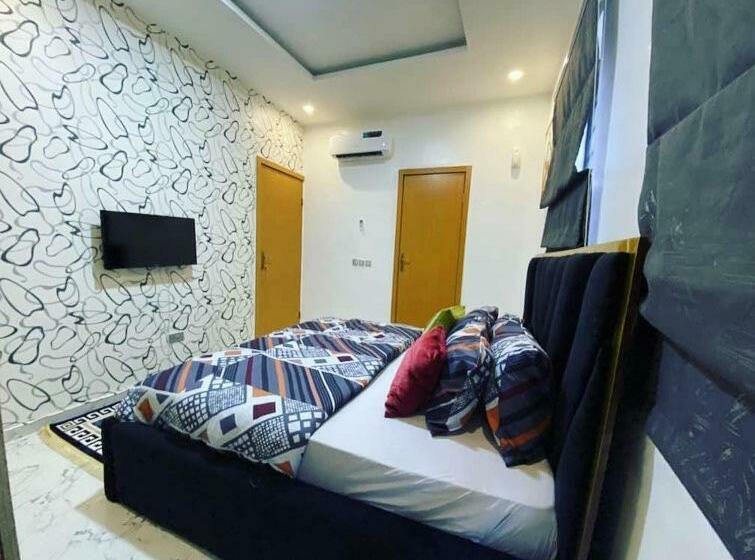 Mo Sovereign Apartments