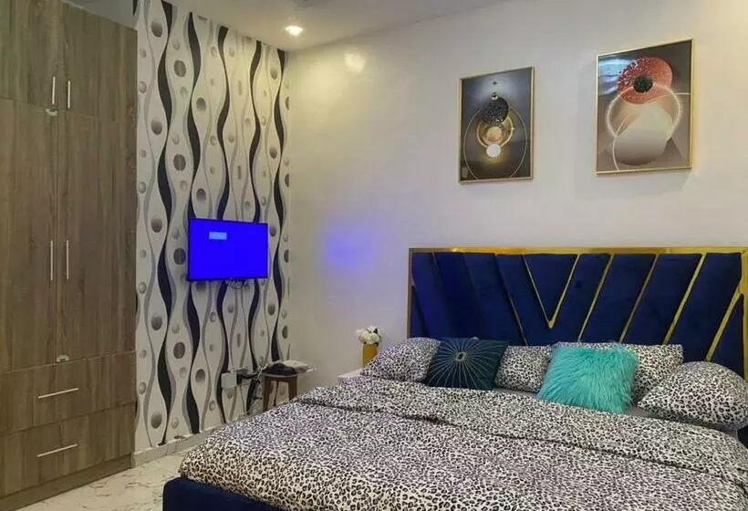 Mo Sovereign Apartments