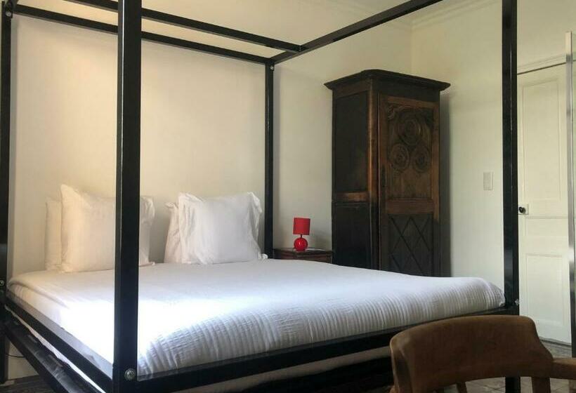 住宿加早餐  Suite La Duchesse   Spa Jacuzzi   Massage  Sauna   4 Saisons   Piscine Chauffée Toute L Année   800m