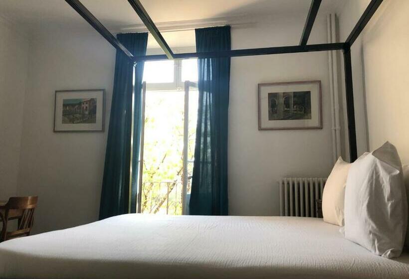 住宿加早餐  Suite La Duchesse   Spa Jacuzzi   Massage  Sauna   4 Saisons   Piscine Chauffée Toute L Année   800m