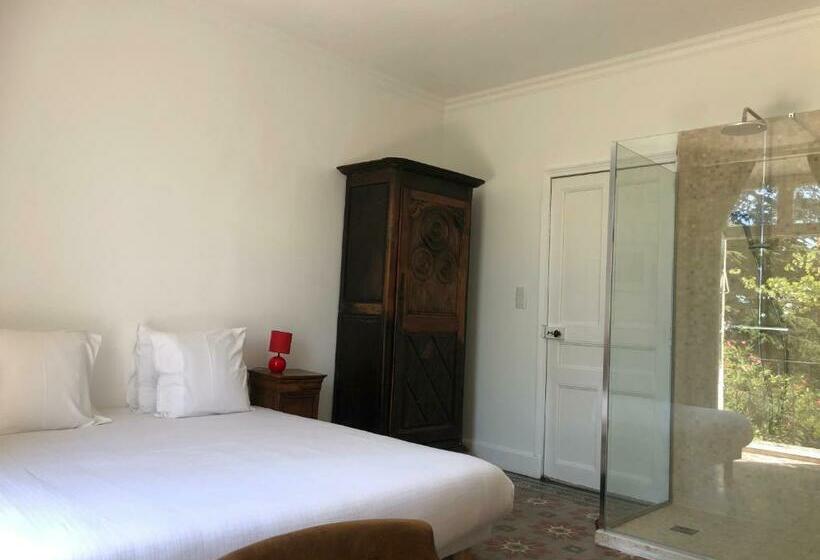 住宿加早餐  Suite La Duchesse   Spa Jacuzzi   Massage  Sauna   4 Saisons   Piscine Chauffée Toute L Année   800m