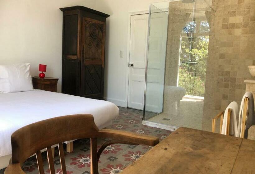 住宿加早餐  Suite La Duchesse   Spa Jacuzzi   Massage  Sauna   4 Saisons   Piscine Chauffée Toute L Année   800m