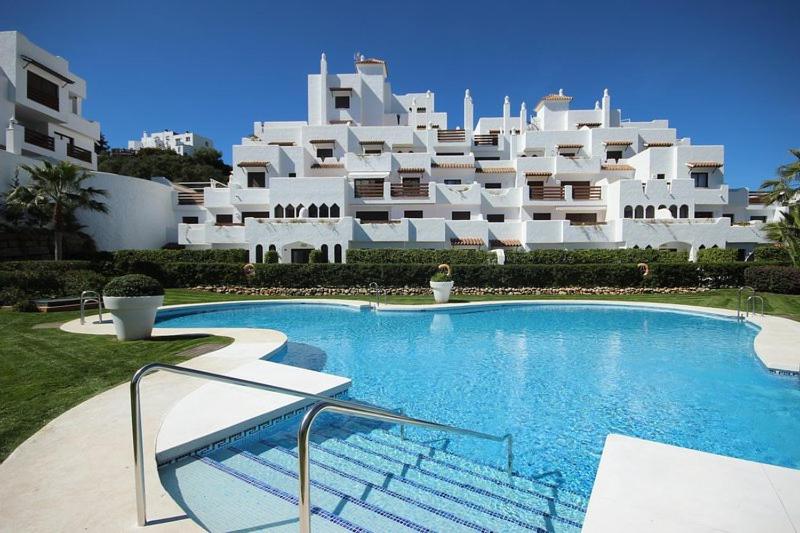 Luxury Apartment In Golf Hills, Estepona