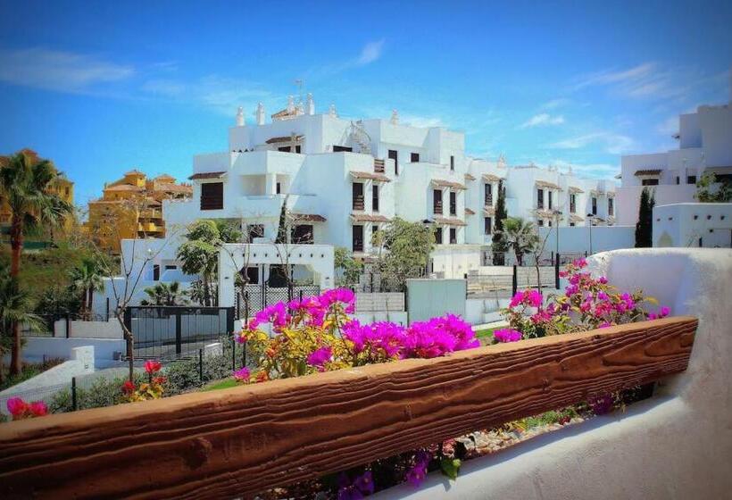 Luxury Apartment In Golf Hills, Estepona
