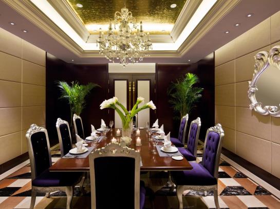 فندق Noble International