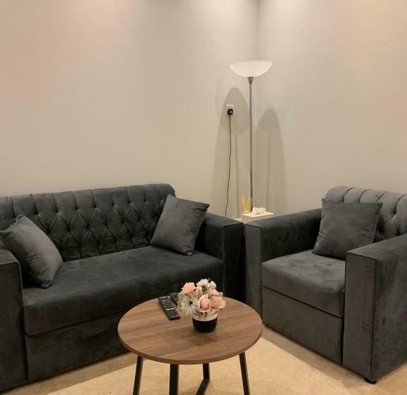 استديو خاص دخول ذاتي