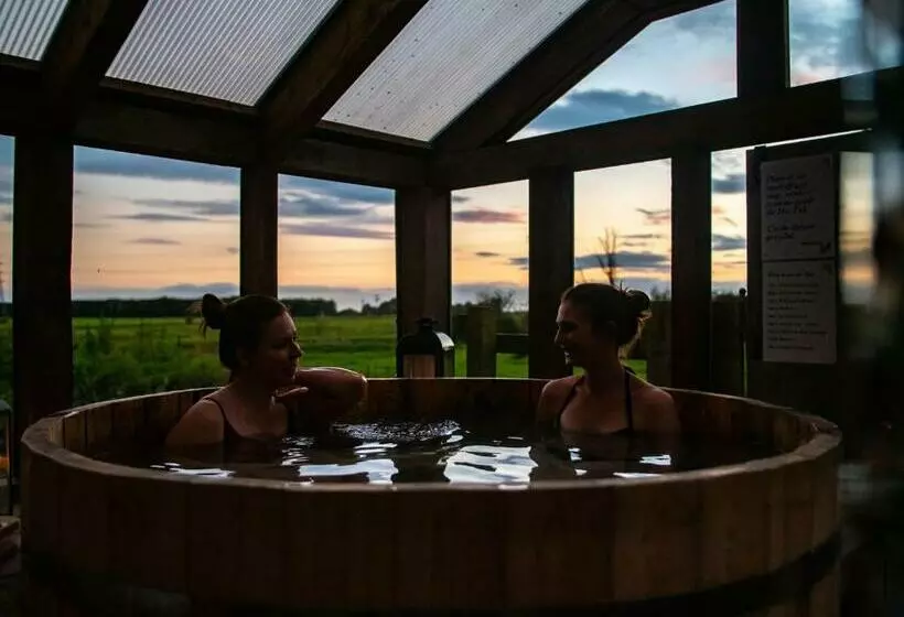 Aamiaismajoitus (B&B) Sawcliffe Manor Country House With Spa, Free Parking, Catering, Self Checkin, Farmstay