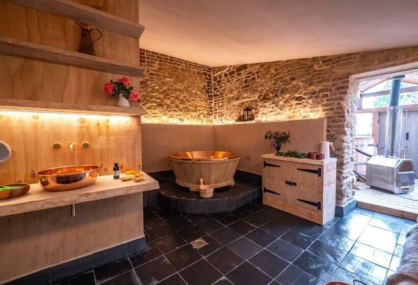 住宿加早餐  Sawcliffe Manor Country House With Spa, Free Parking, Catering, Self Checkin, Farmstay