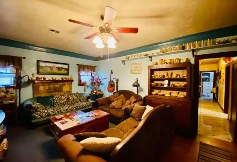 Historic Home   Sleeps 4 Adults   1 Mile To Ft. Sill