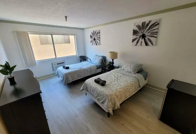 Hotelli B11 La Lovely Double Deluxe Unit
