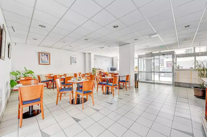 Hotelli Hôtel Robespierre Ex Idéal Hôtel Paris   Montreuil