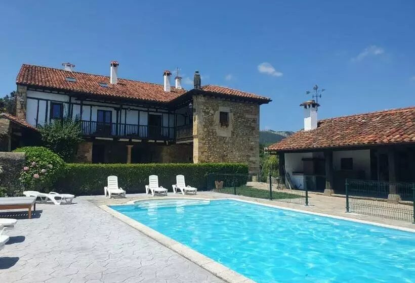 Hotelli Posada La Lomba