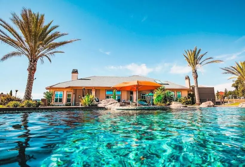 Mermaid By Avantstay Private Estate W/ Pool, Volleyball & Arcade!