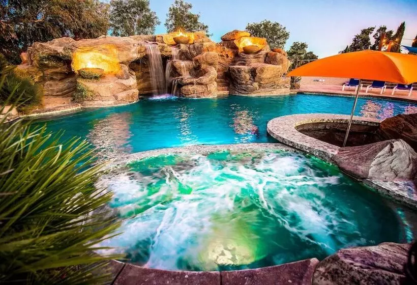 Mermaid By Avantstay Private Estate W/ Pool, Volleyball & Arcade!