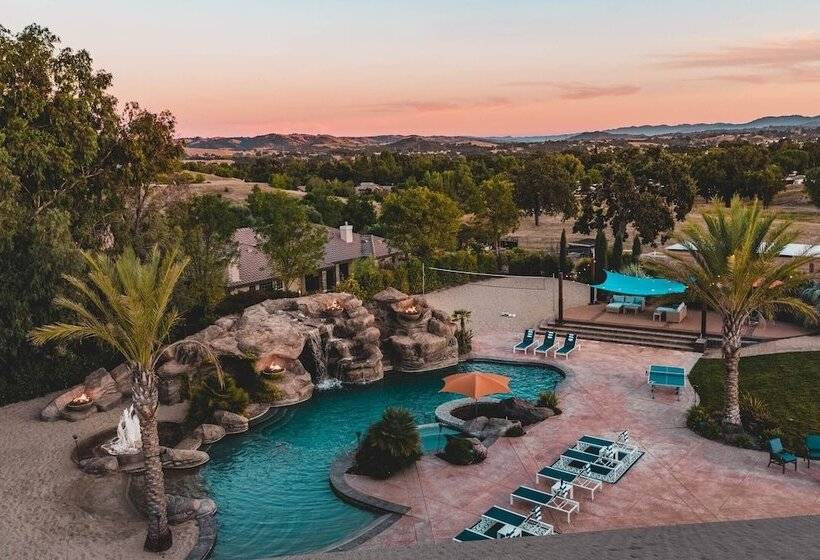 Mermaid By Avantstay Private Estate W/ Pool, Volleyball & Arcade!