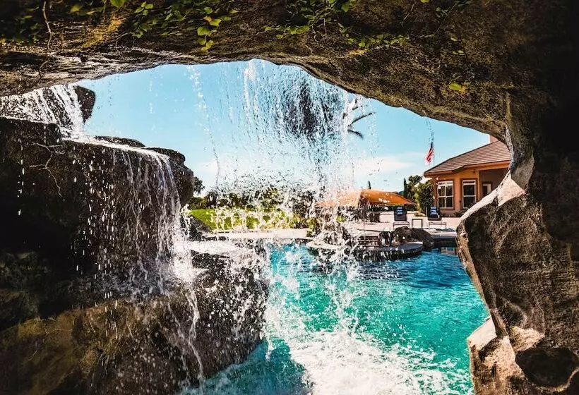 Mermaid By Avantstay Private Estate W/ Pool, Volleyball & Arcade!