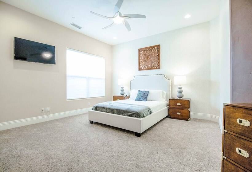 Mermaid By Avantstay Private Estate W/ Pool, Volleyball & Arcade!