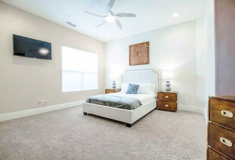 Mermaid By Avantstay Private Estate W/ Pool, Volleyball & Arcade!