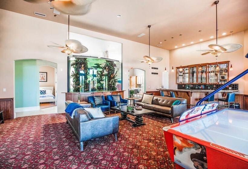 Mermaid By Avantstay Private Estate W/ Pool, Volleyball & Arcade!