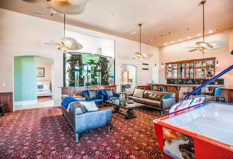 Mermaid By Avantstay Private Estate W/ Pool, Volleyball & Arcade!