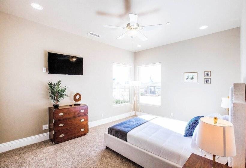 Mermaid By Avantstay Private Estate W/ Pool, Volleyball & Arcade!