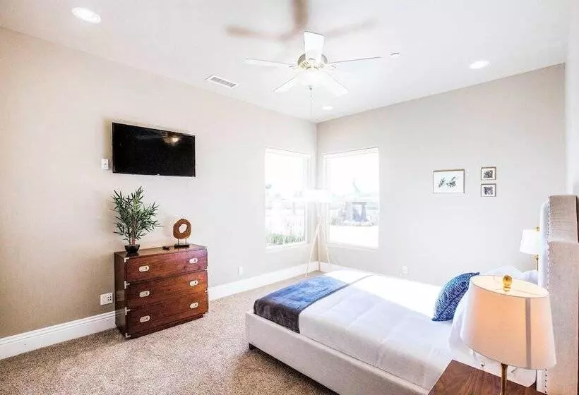 Mermaid By Avantstay Private Estate W/ Pool, Volleyball & Arcade!