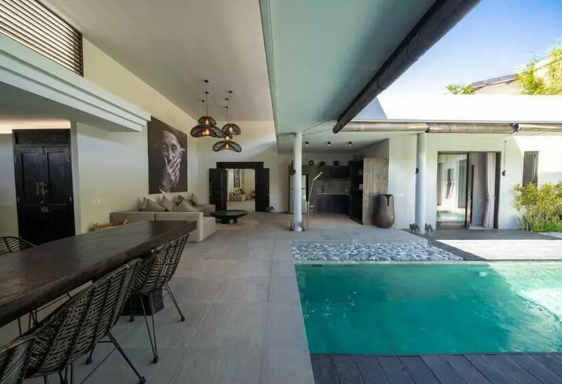 Villa Wiraja 2   Classy 4 Bdr Villa In The Heart For Canggu