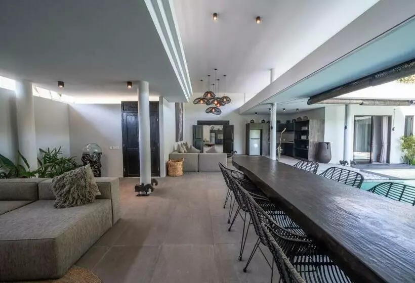 Villa Wiraja 2   Classy 4 Bdr Villa In The Heart For Canggu