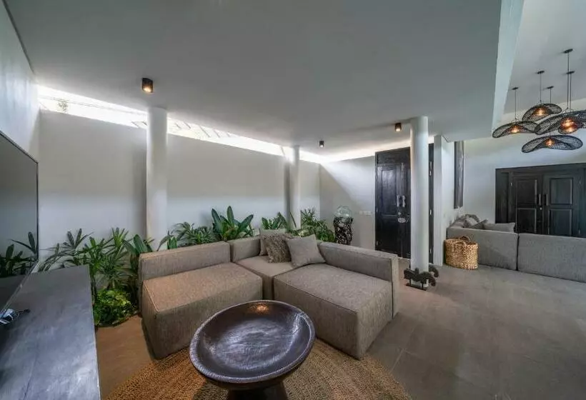 Villa Wiraja 2   Classy 4 Bdr Villa In The Heart For Canggu