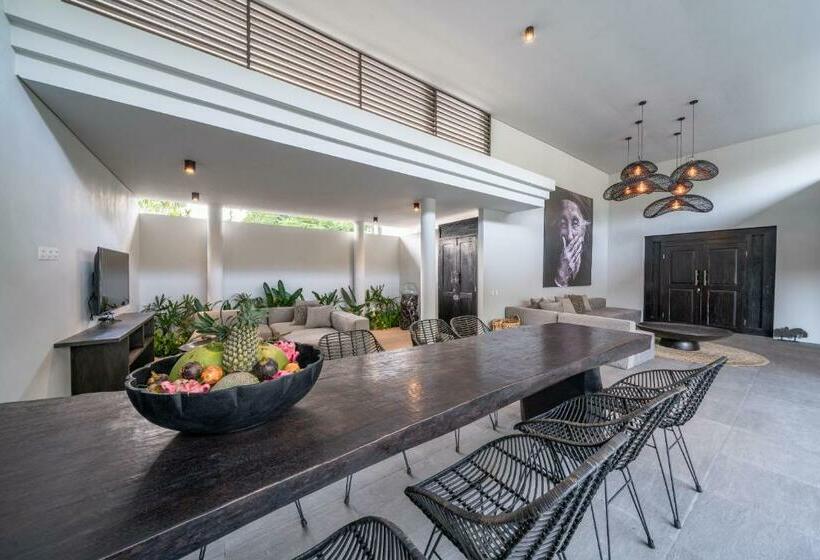Villa Wiraja 2   Classy 4 Bdr Villa In The Heart For Canggu
