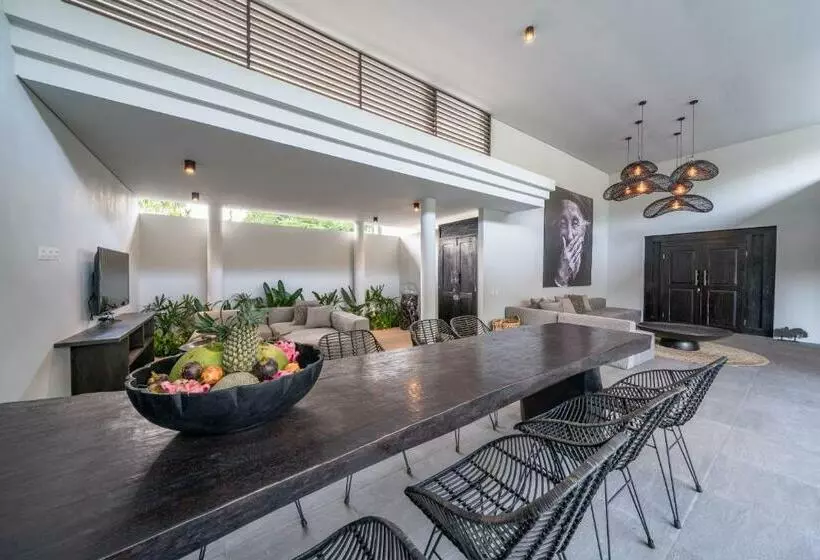 Villa Wiraja 2   Classy 4 Bdr Villa In The Heart For Canggu