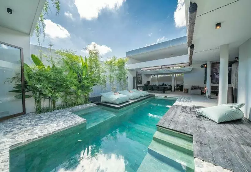 Villa Wiraja 2   Classy 4 Bdr Villa In The Heart For Canggu
