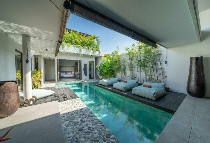 Villa Wiraja 2   Classy 4 Bdr Villa In The Heart For Canggu