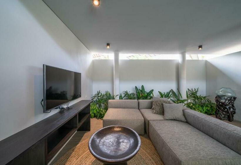 Villa Wiraja 2   Classy 4 Bdr Villa In The Heart For Canggu