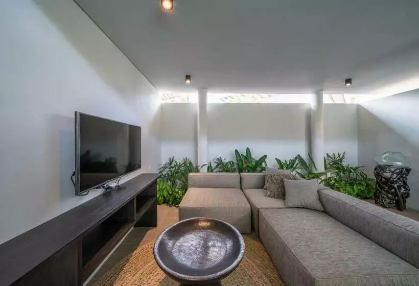 Villa Wiraja 2   Classy 4 Bdr Villa In The Heart For Canggu