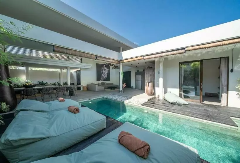 Villa Wiraja 2   Classy 4 Bdr Villa In The Heart For Canggu