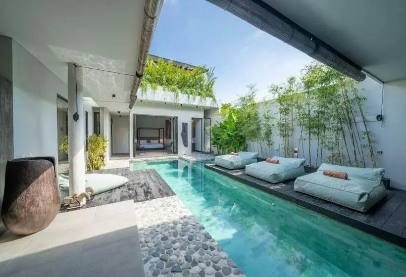 Villa Wiraja 2   Classy 4 Bdr Villa In The Heart For Canggu
