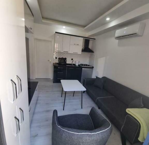 Aloha Airport Guest Home