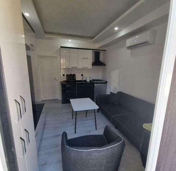 Aloha Airport Guest Home