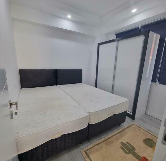 Aloha Airport Guest Home