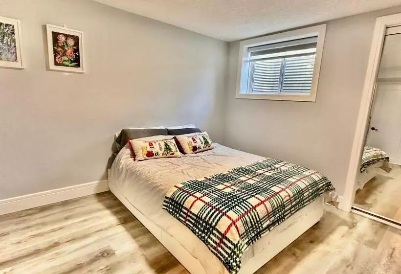 ベッドアンドブレックファースト Cozy Basement Suite 溫馨小屋 Designated Parking