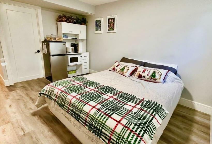 مبيت وإفطار Cozy Basement Suite 溫馨小屋 Designated Parking