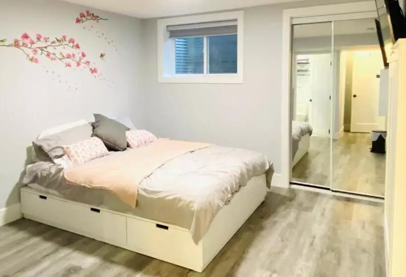 ベッドアンドブレックファースト Cozy Basement Suite 溫馨小屋 Designated Parking